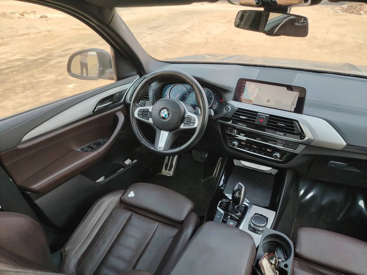 Car image 19