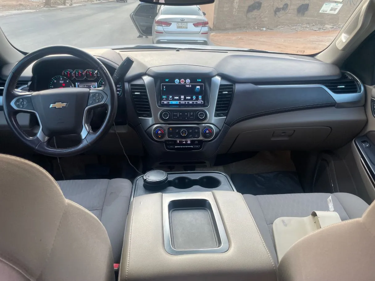 Car image 18