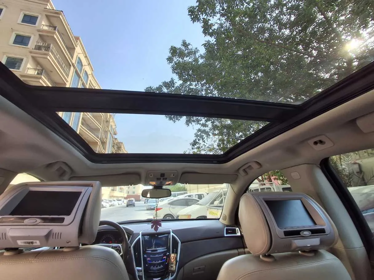Car image 14