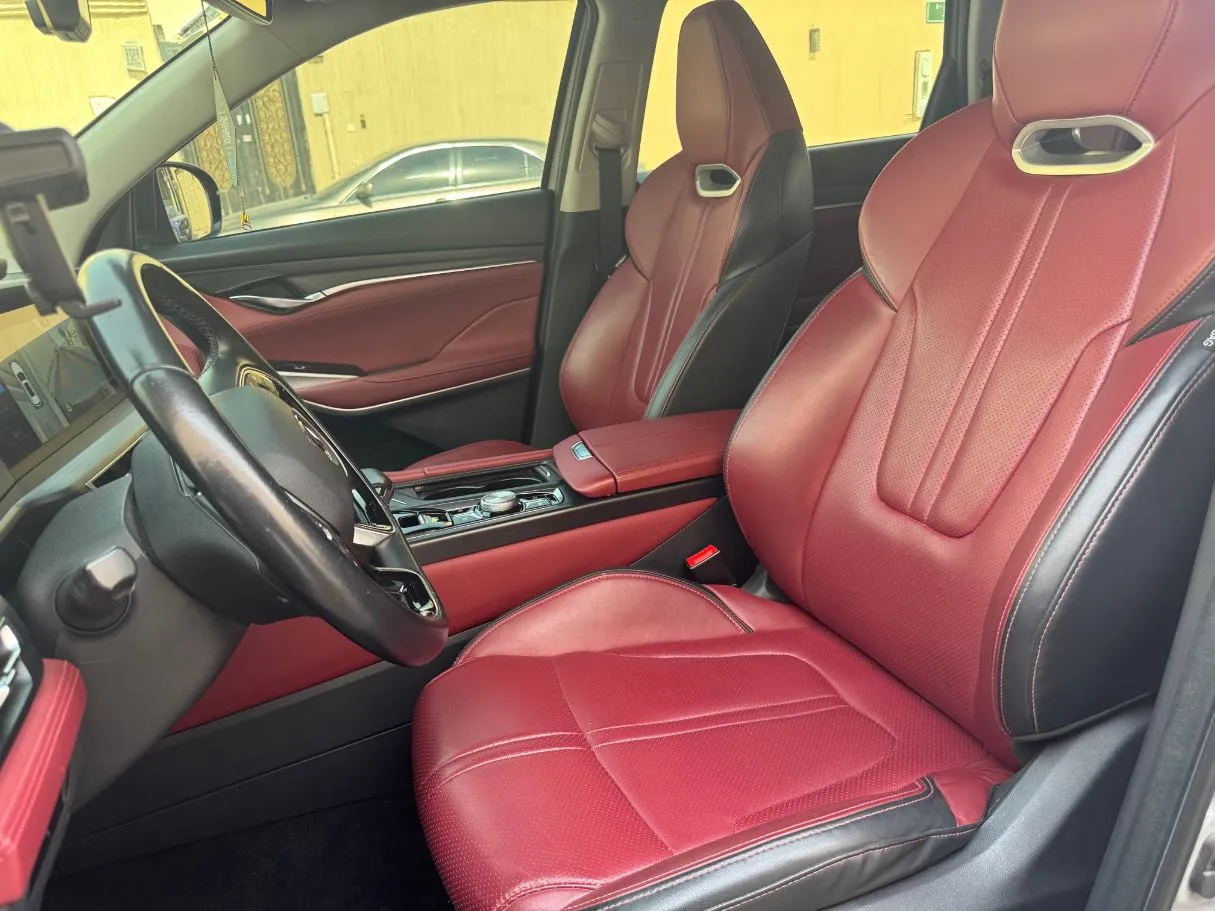 Car image 10