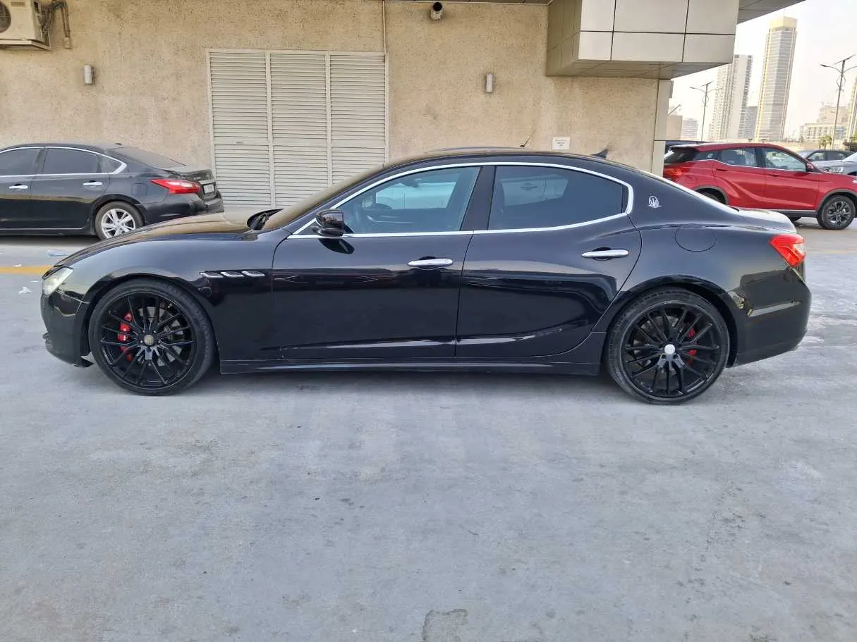 Car image 4