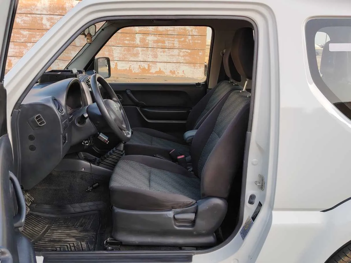 Car image 12