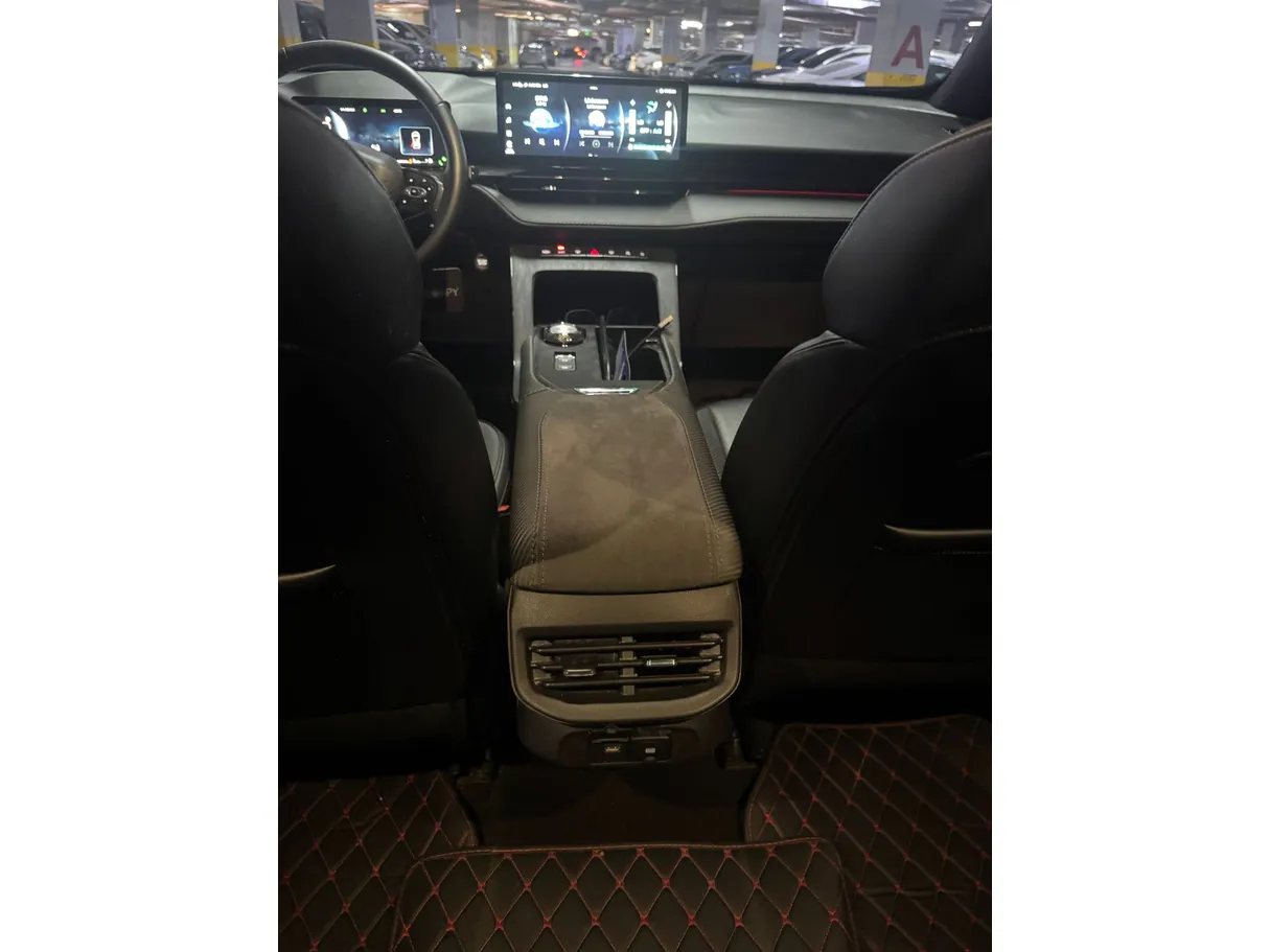 Car image 20