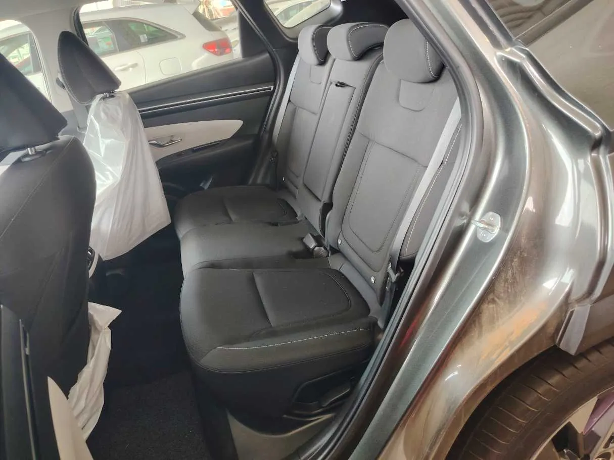 Car image 20
