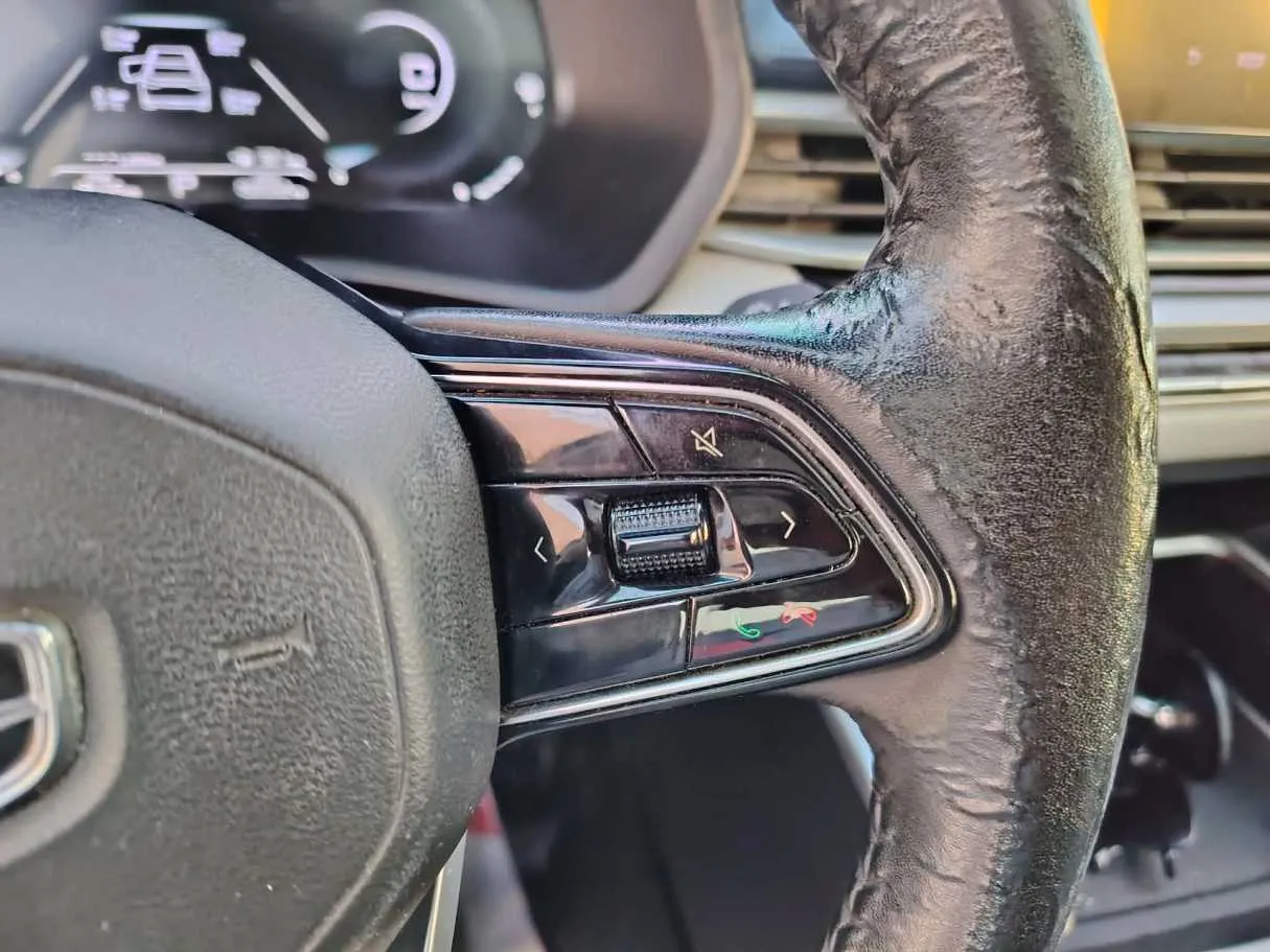 Car image 33