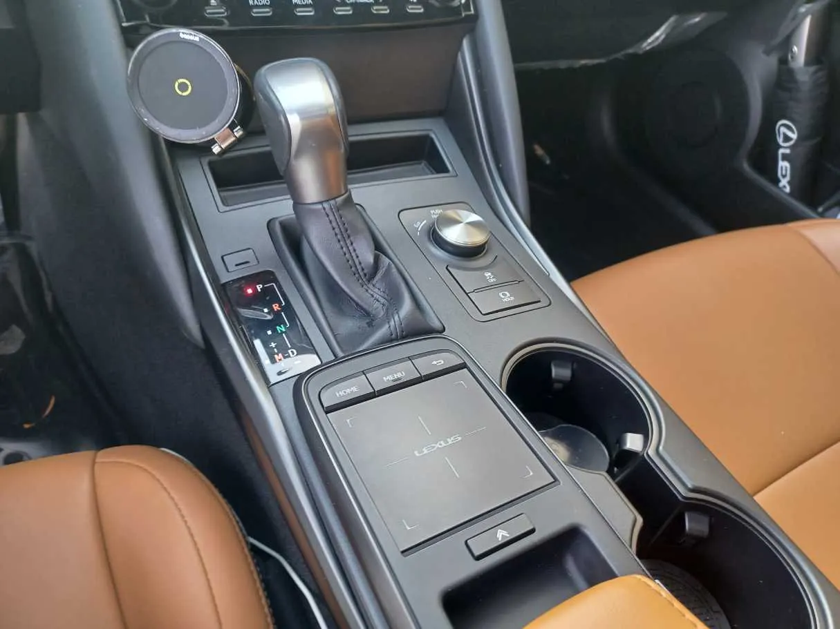 Car image 17