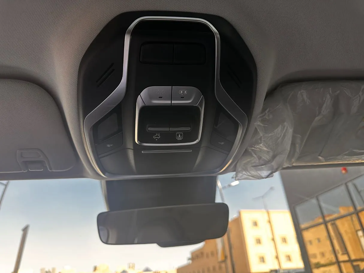 Car image 28