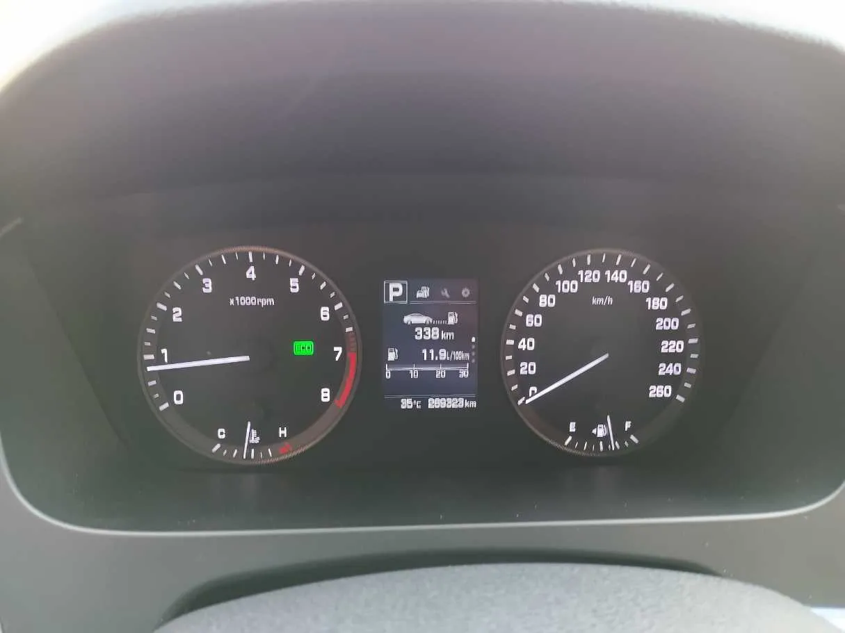 Car image 18