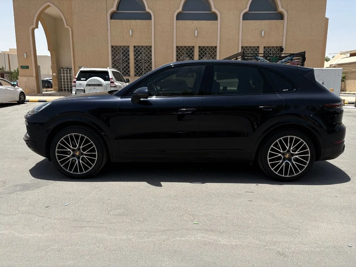 Car image 8