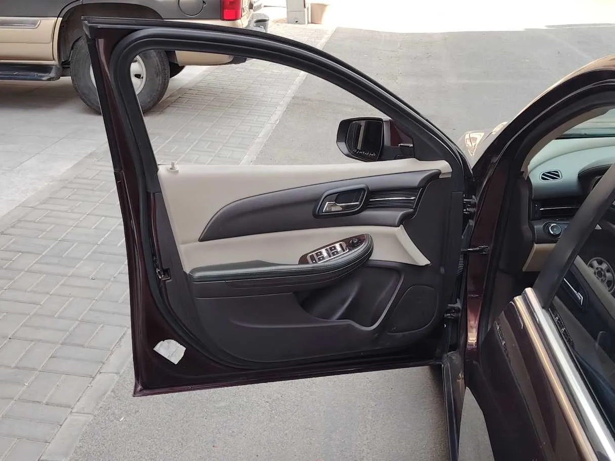 Car image 11