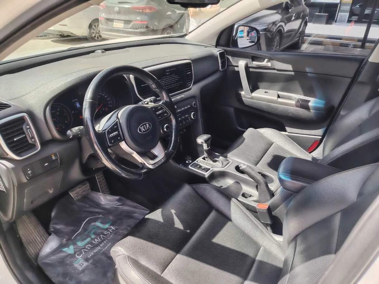 Car image 12