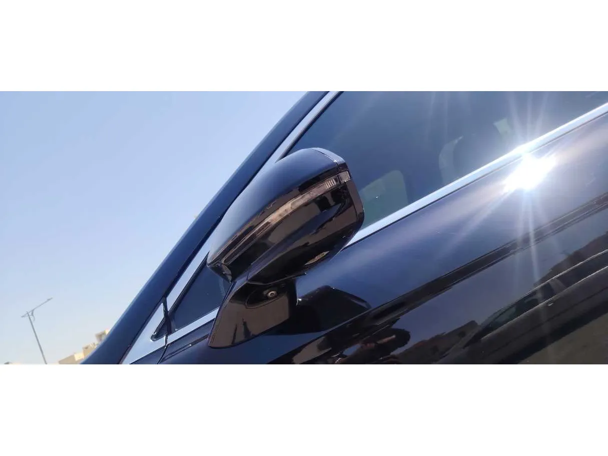 Car image 24