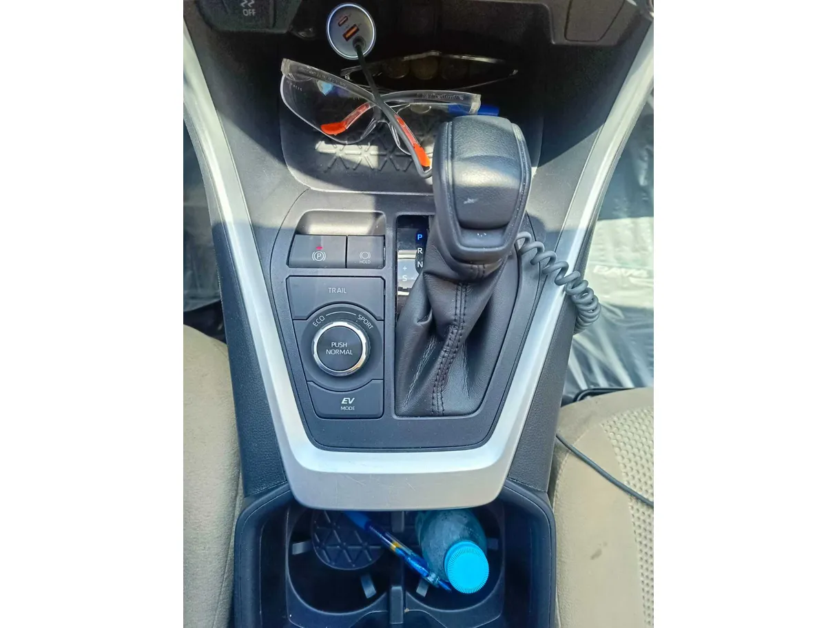 Car image 19