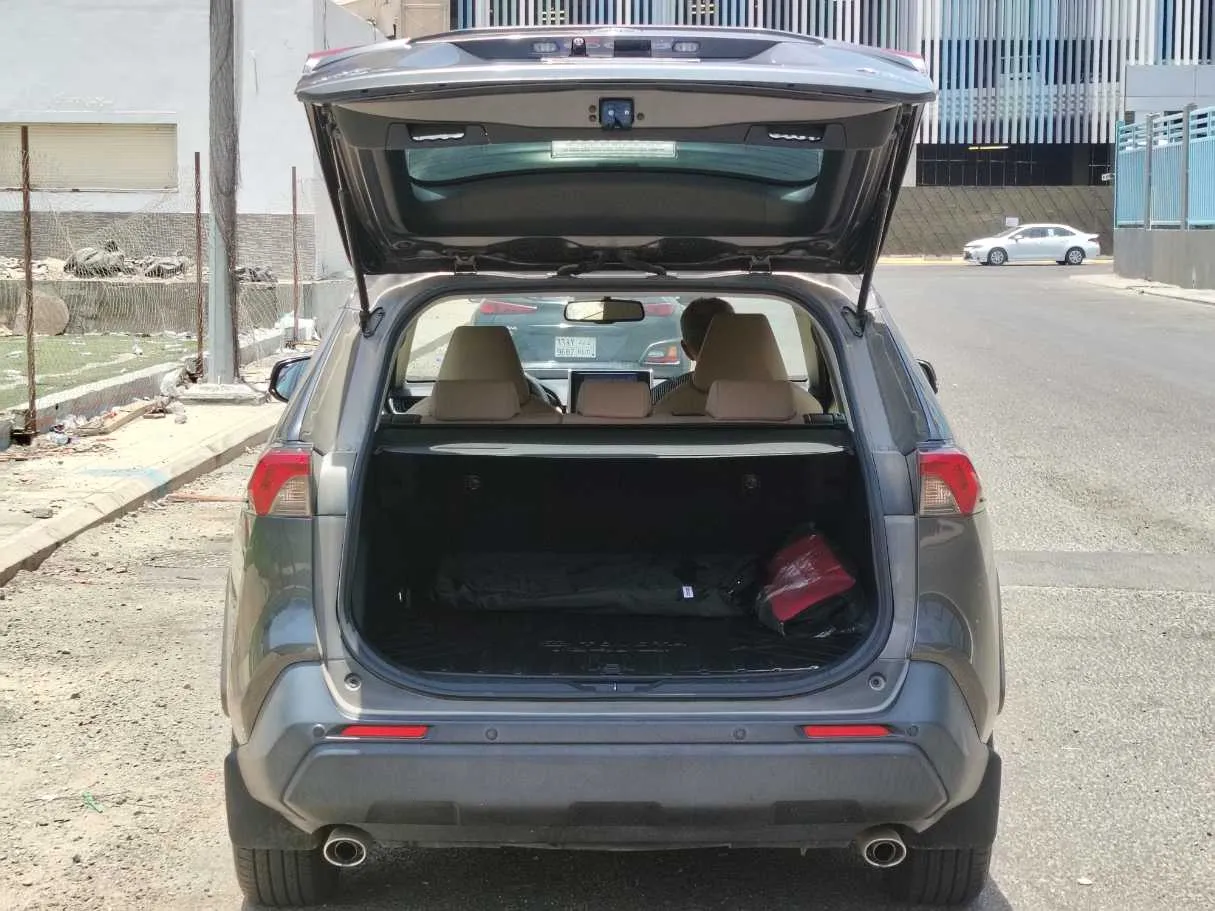 Car image 24