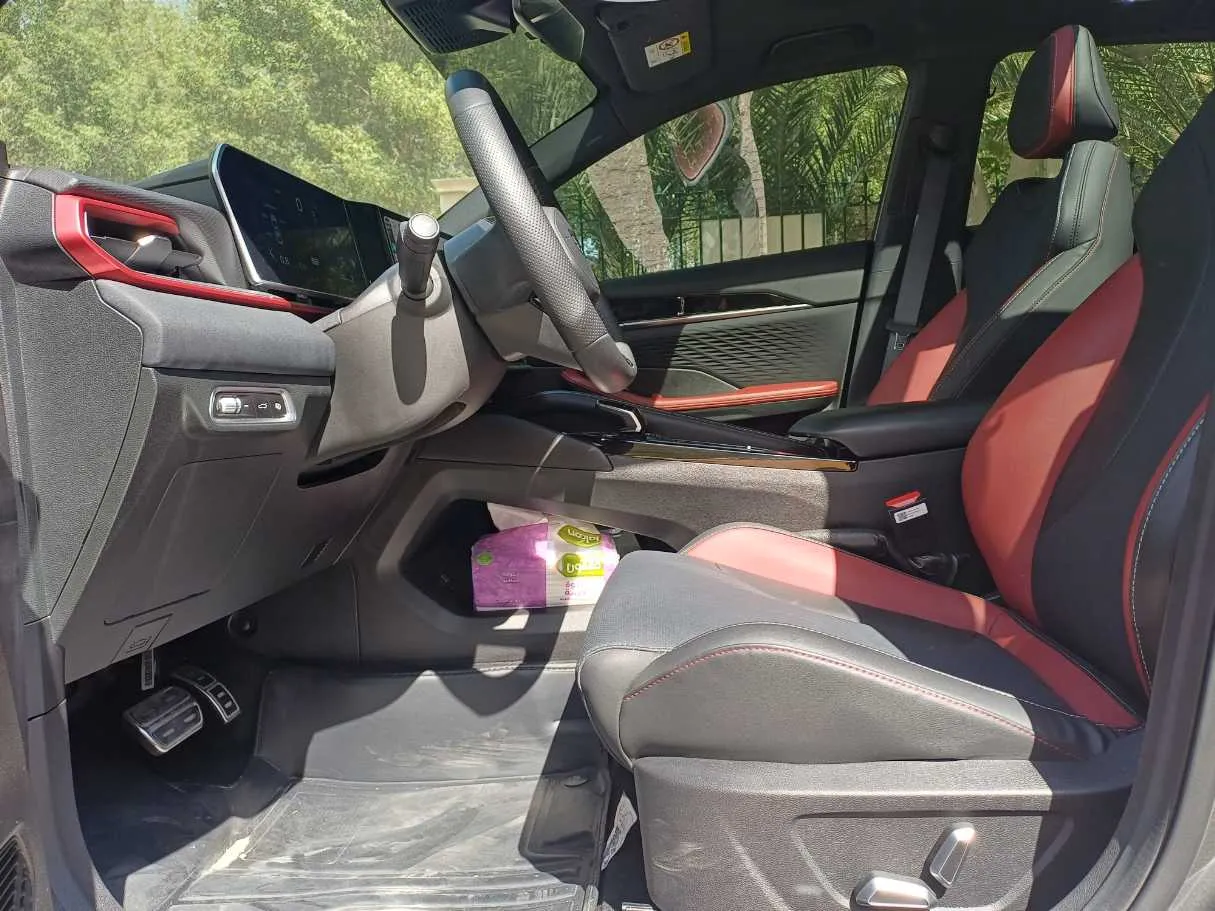 Car image 12