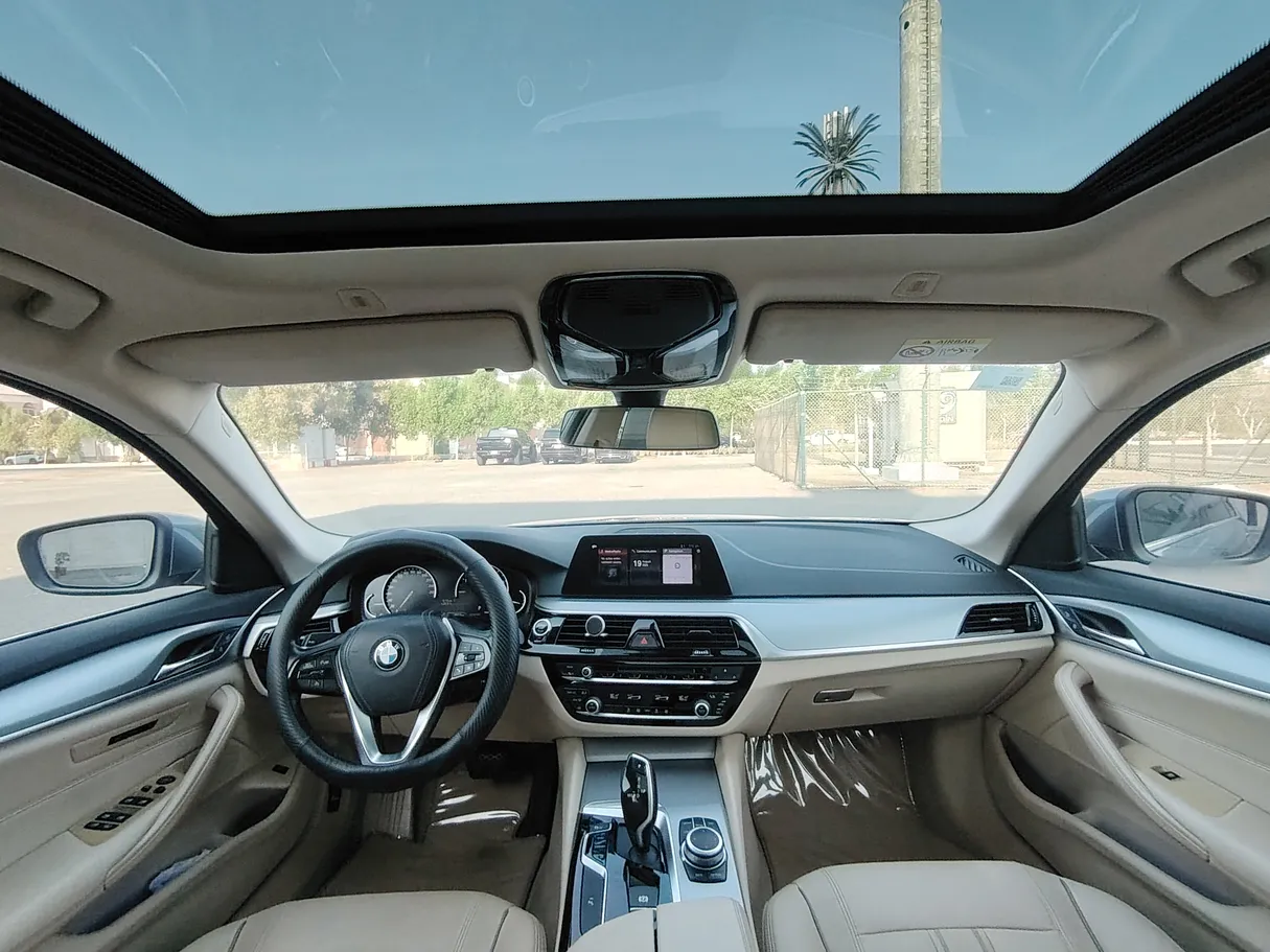 Car image 17
