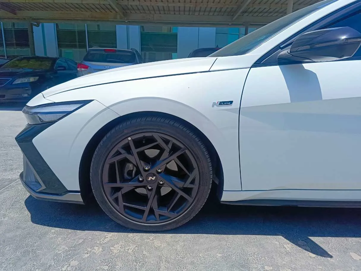 Car image 9