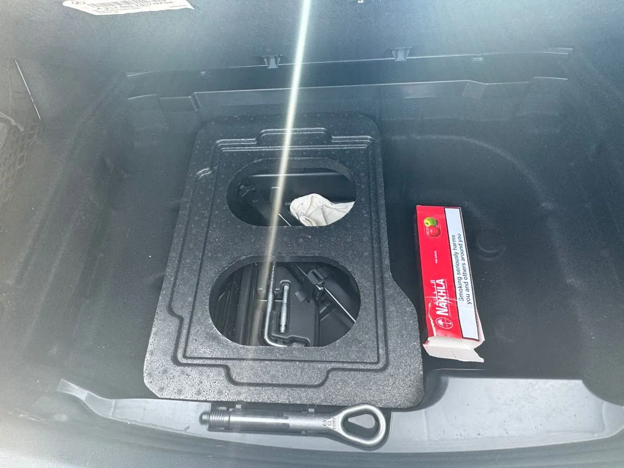 Car image 23