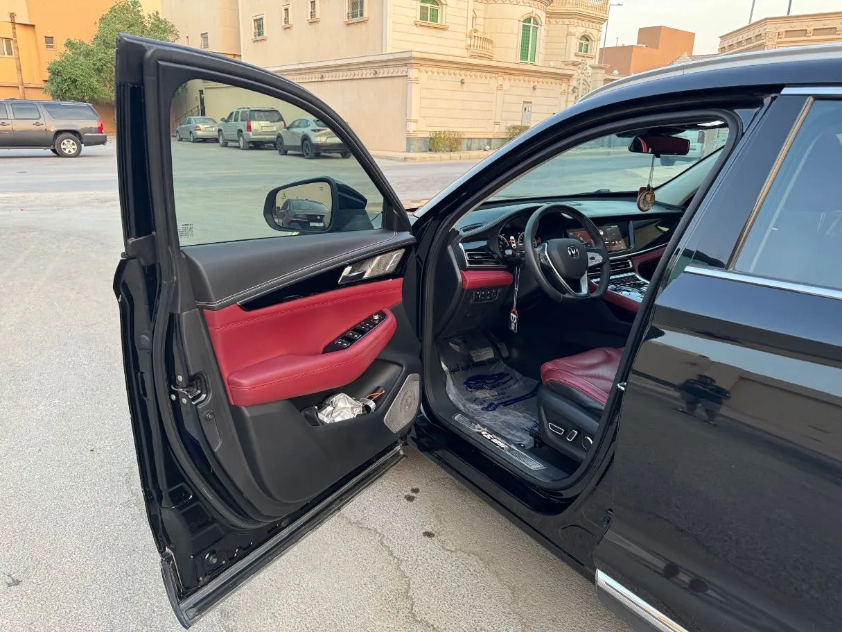 Car image 7