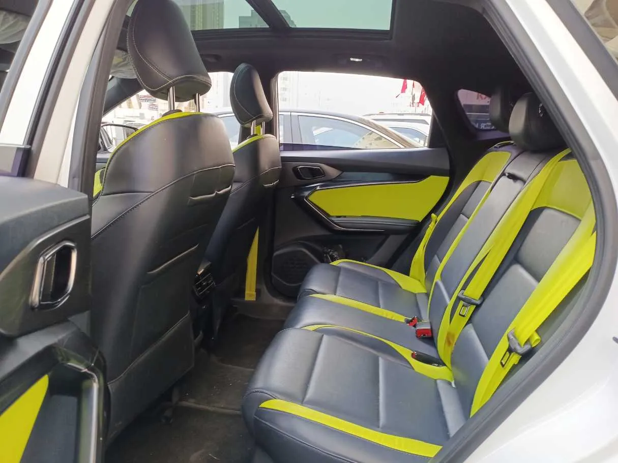 Car image 14