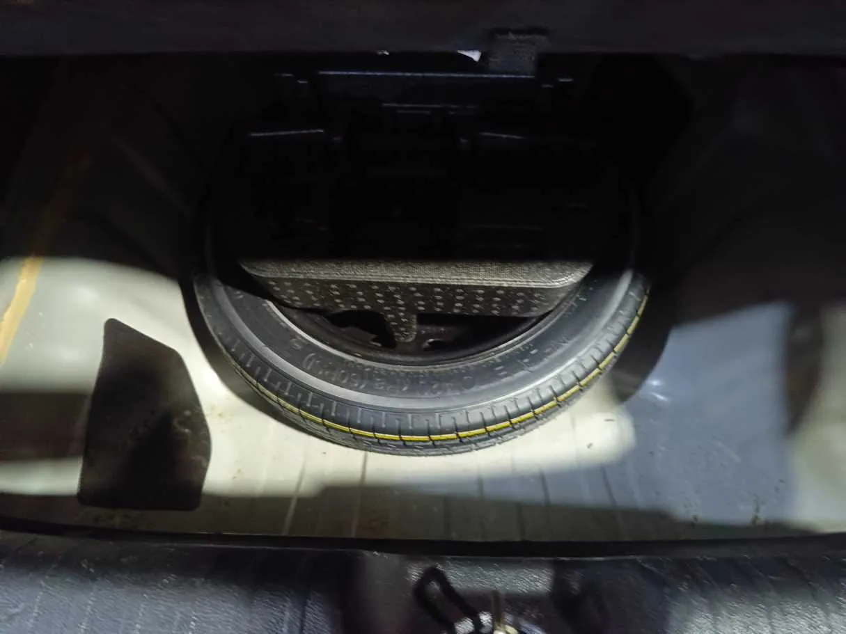 Car image 27