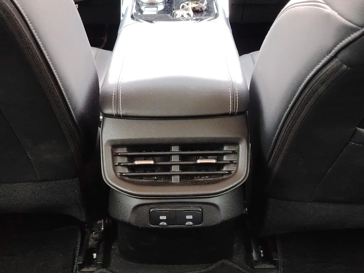 Car image 33