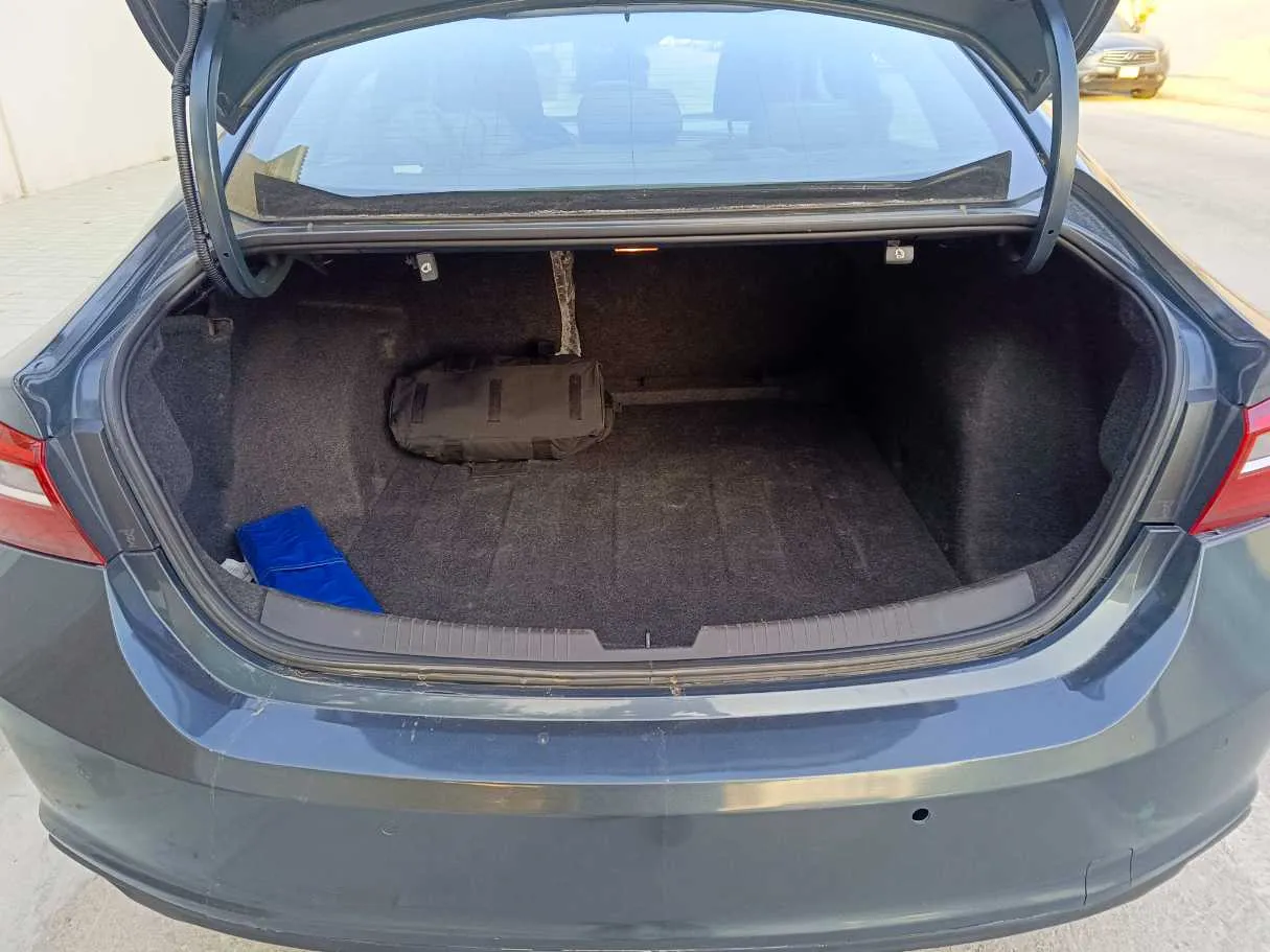 Car image 24