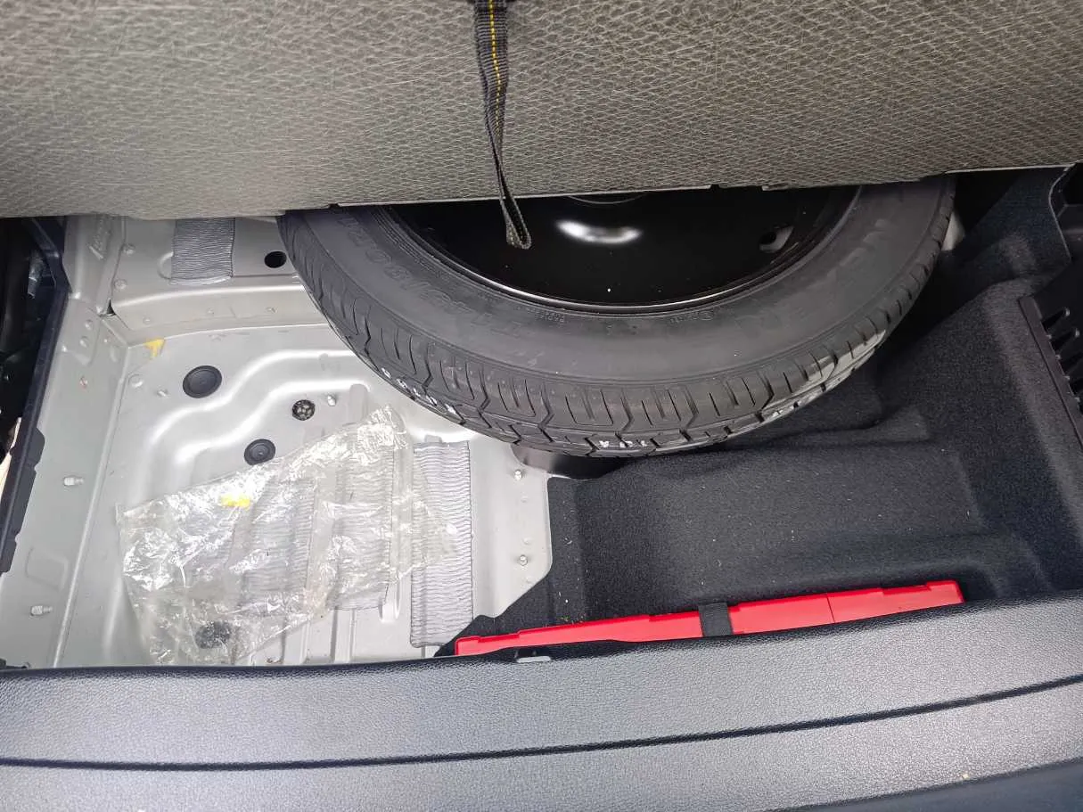 Car image 34