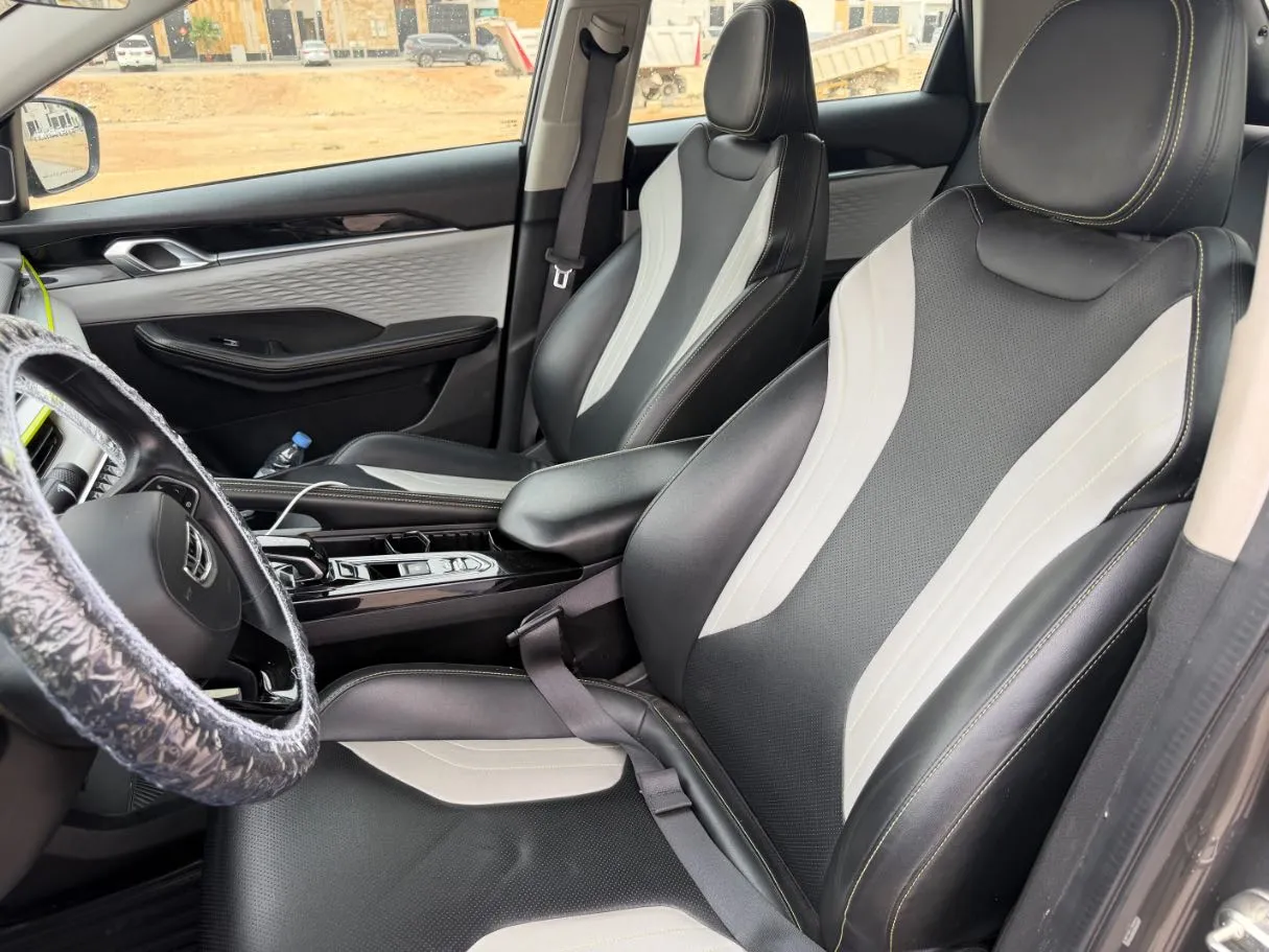 Car image 12