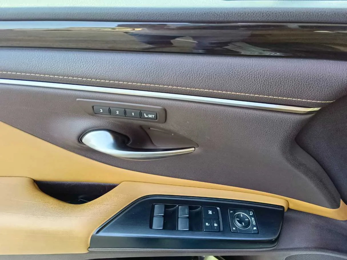 Car image 31