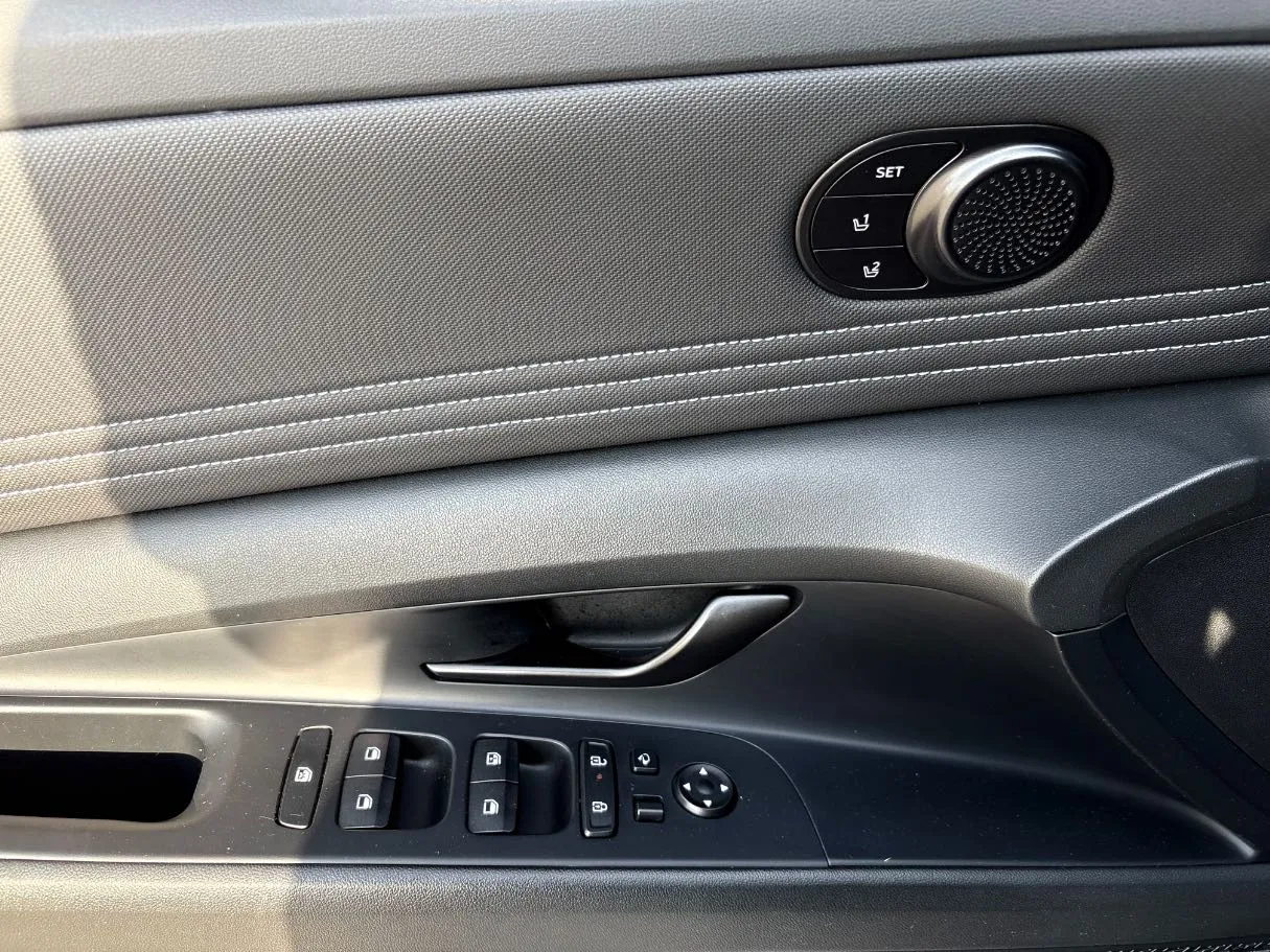 Car image 29
