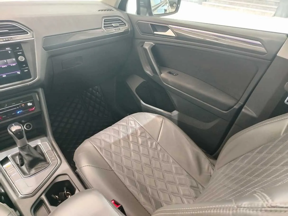Car image 37