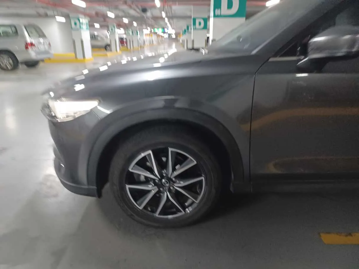 Car image 9