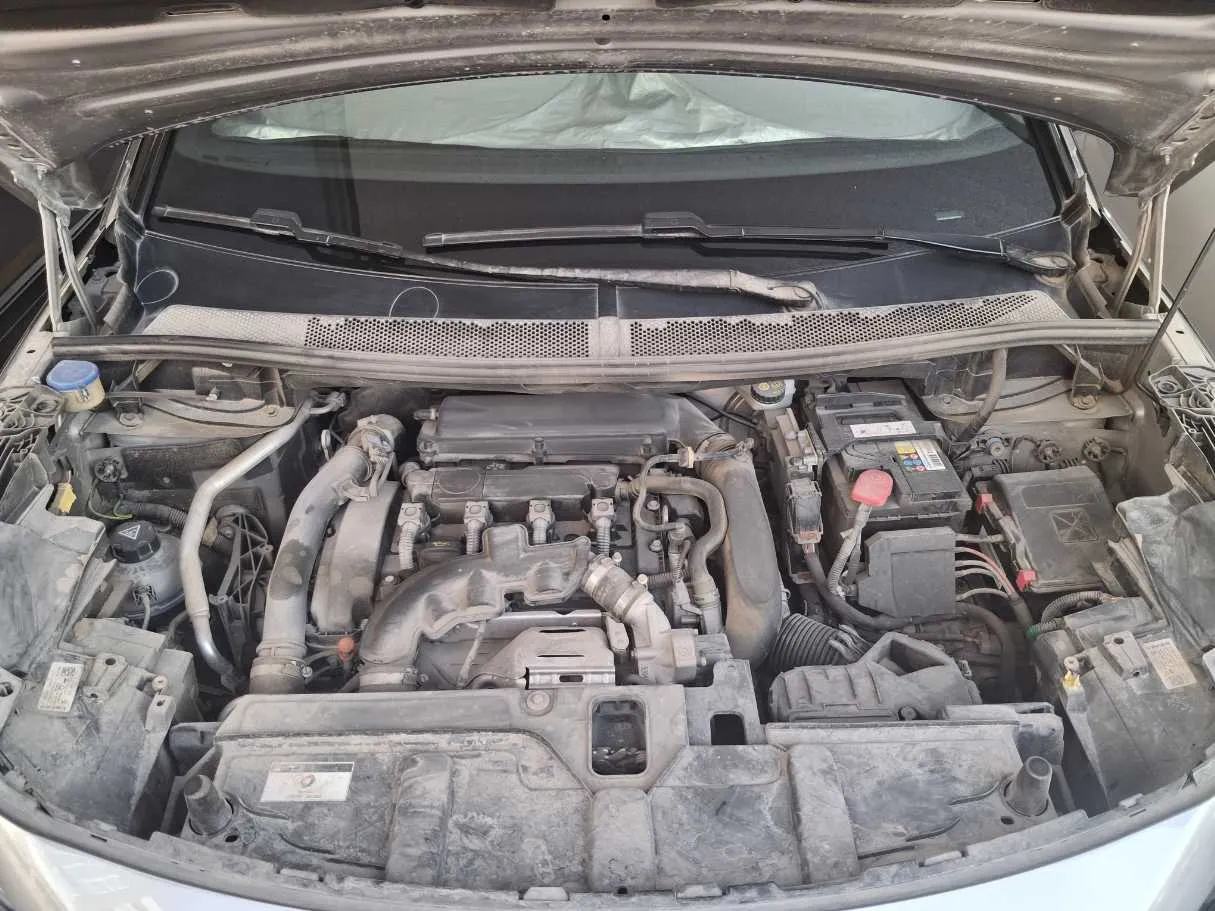 Car image 24