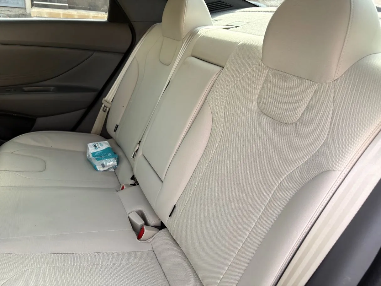 Car image 16