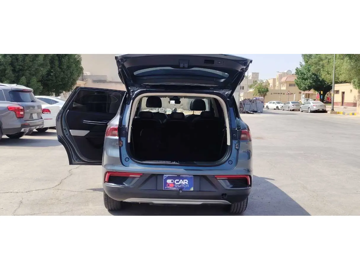 Car image 20