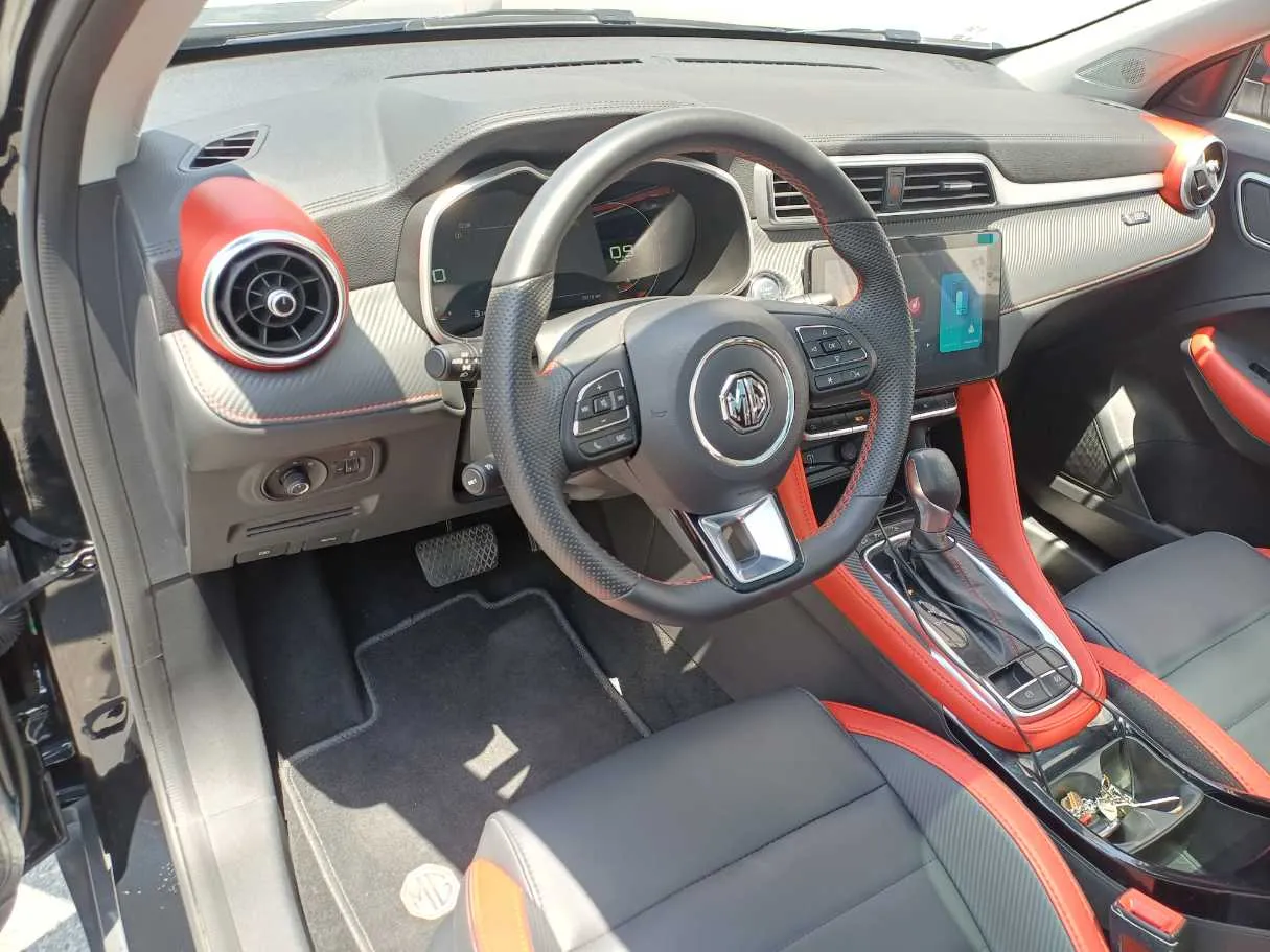 Car image 11