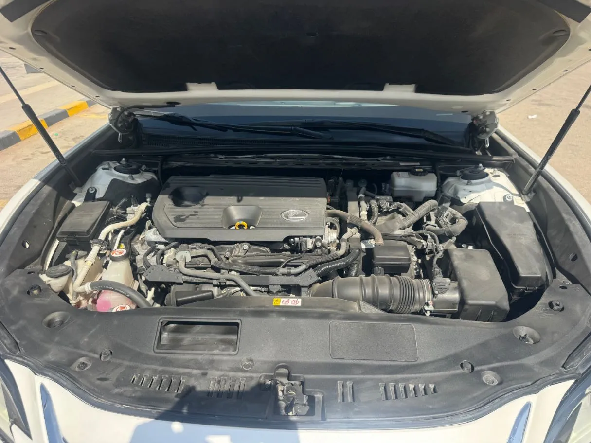 Car image 21