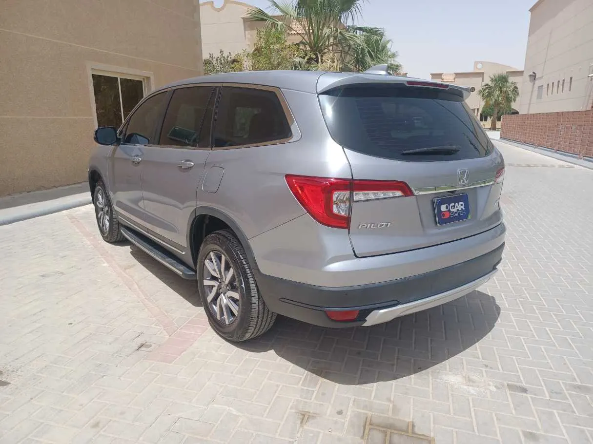 Car image 7