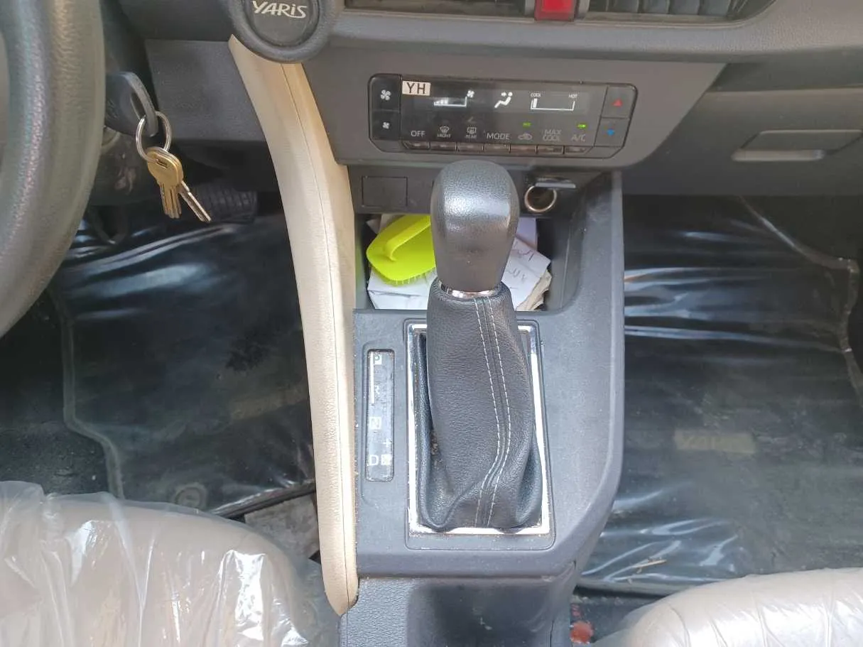 Car image 13