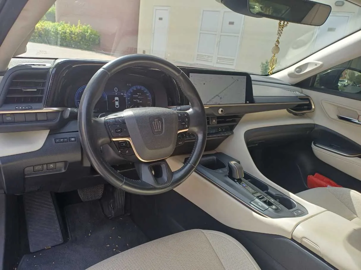 Car image 11