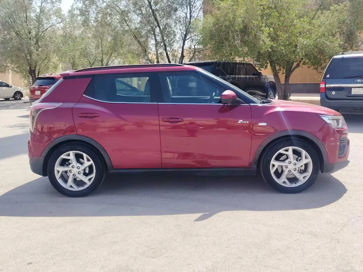 Car image 4