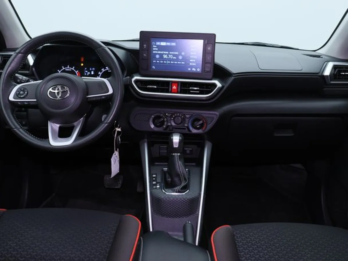 Car image 14
