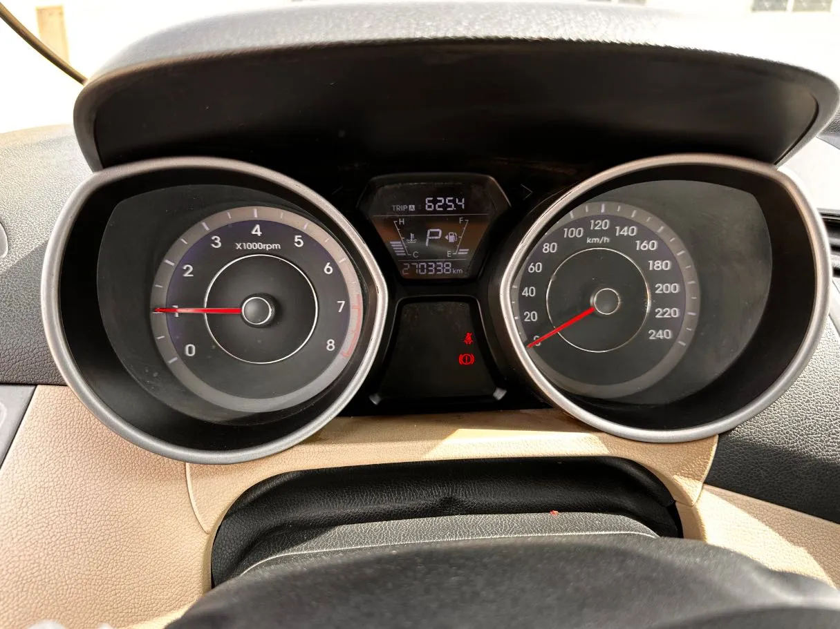Car image 19