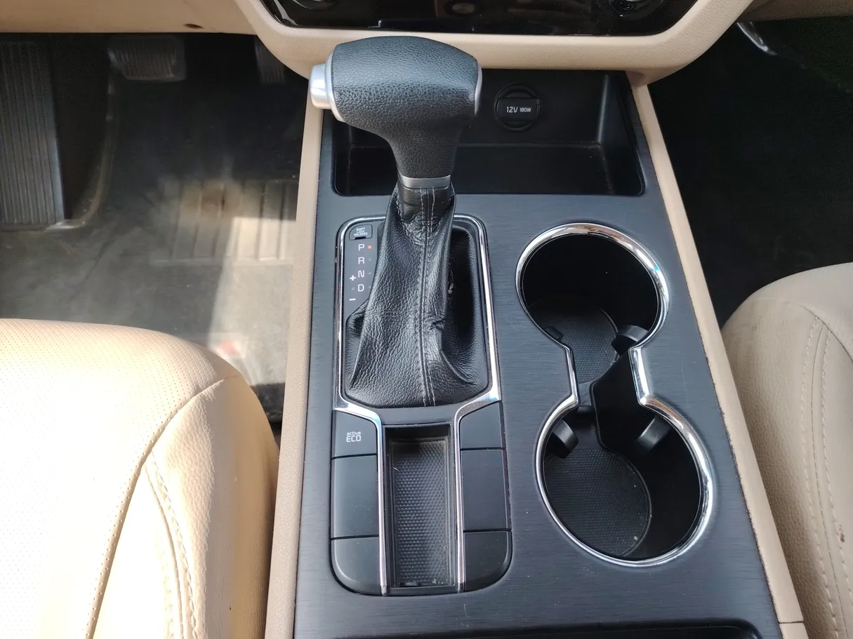 Car image 19
