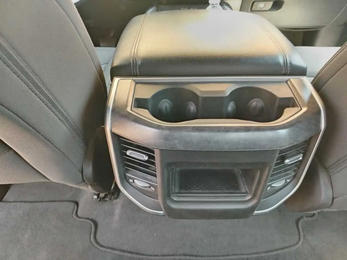 Car image 38