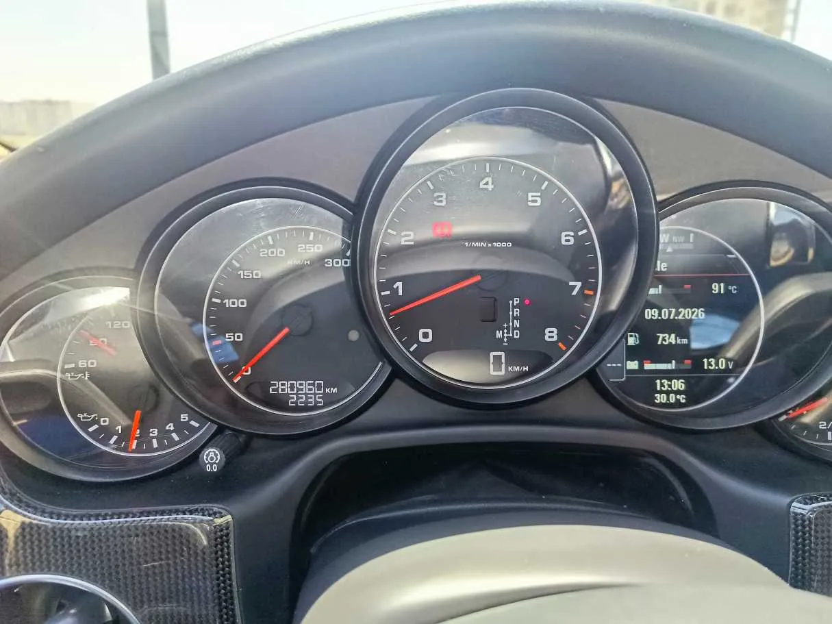 Car image 30