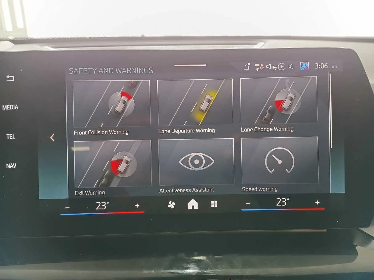 Car image 25