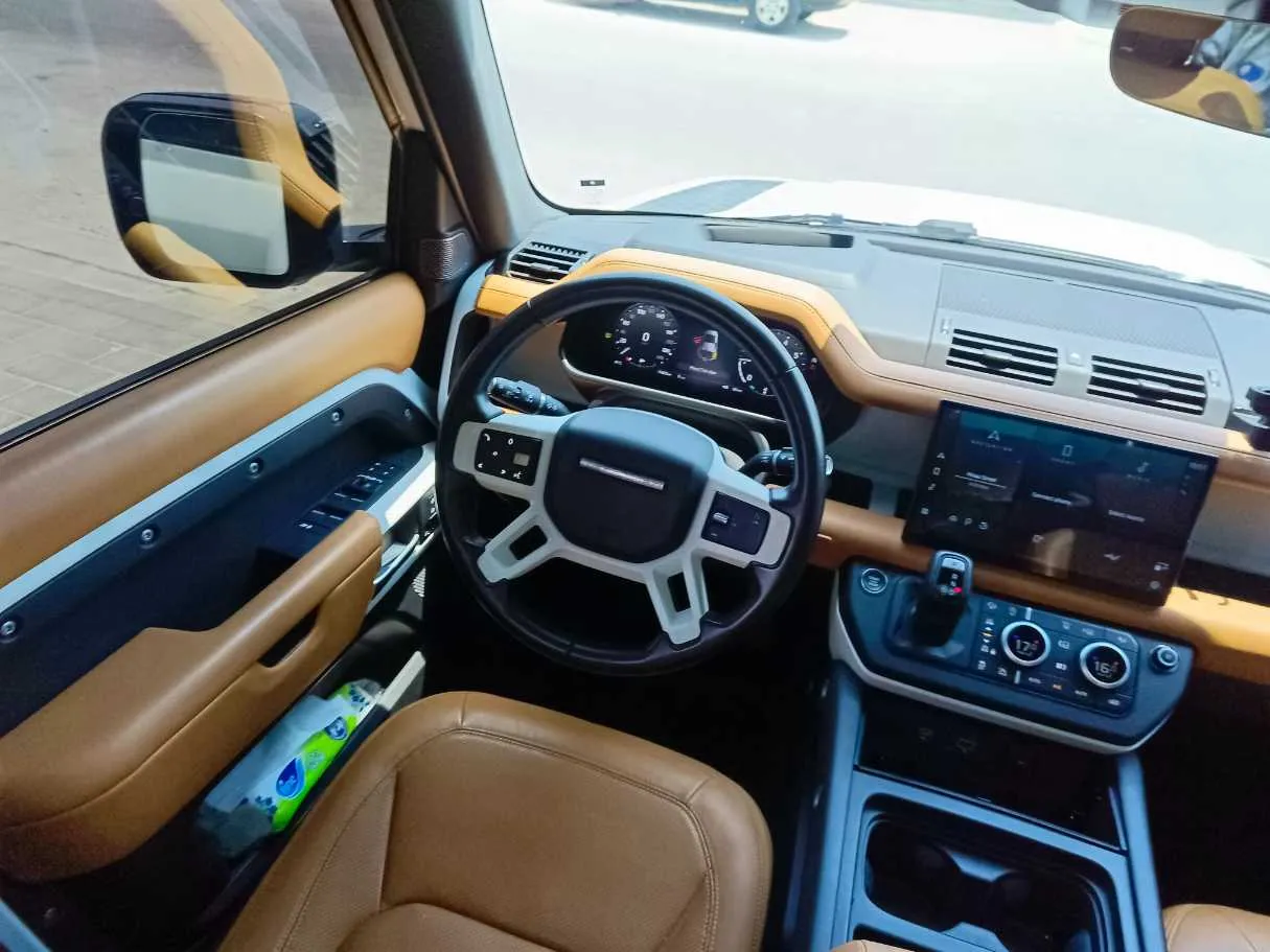 Car image 25