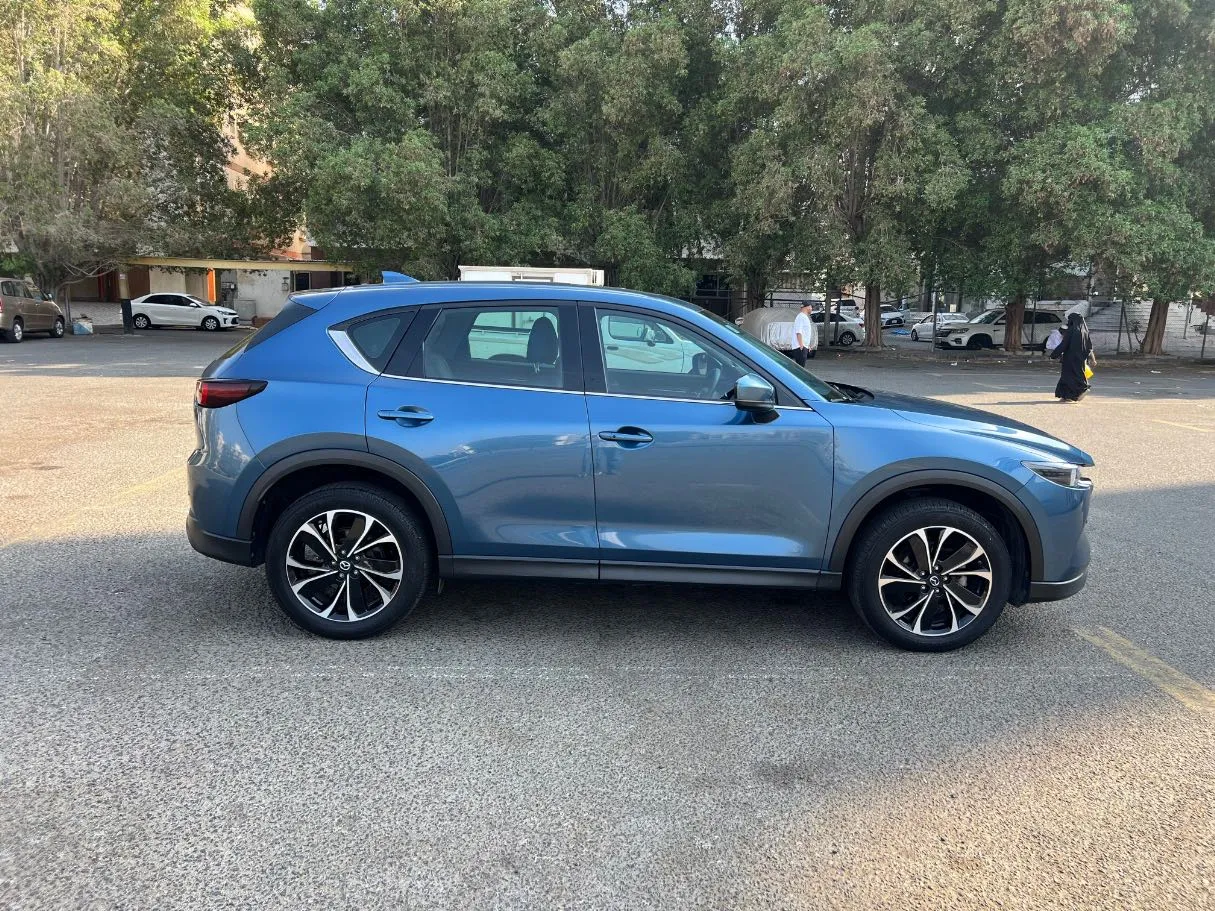 Car image 4